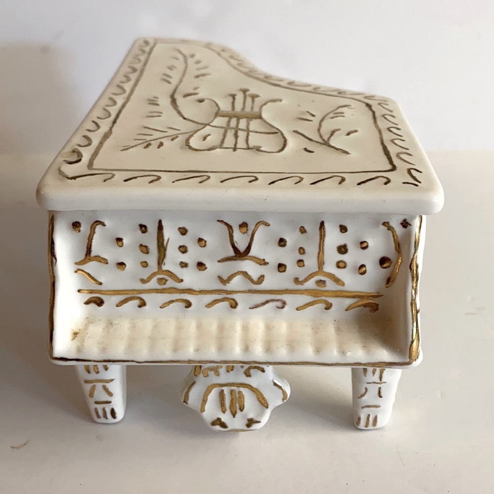 Beautiful vintage ceramic white florentine piano music box.